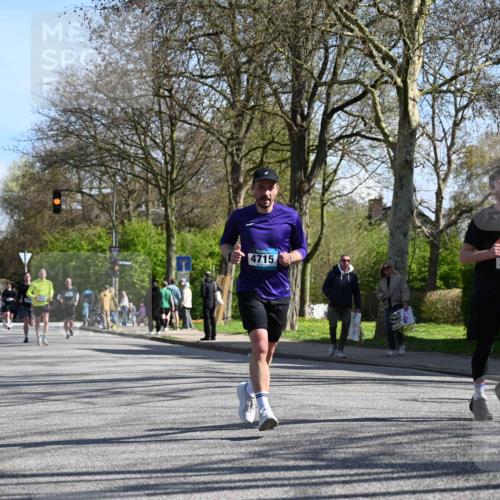 12.04.2026 - 45. Internationalen Wilhelmsburger Insellauf J. Mangold http://msf.ph/oto/9462452 12.04.2026 10:49:25 Ziel 2732, 2371, 3363, 2661, 4715, 2392, 3036, 2048, 3357, 2655, 5441, 3546, 2618, 2176, 2054, 3329, 3459, 4855, 4929 meine-sportfotos.de