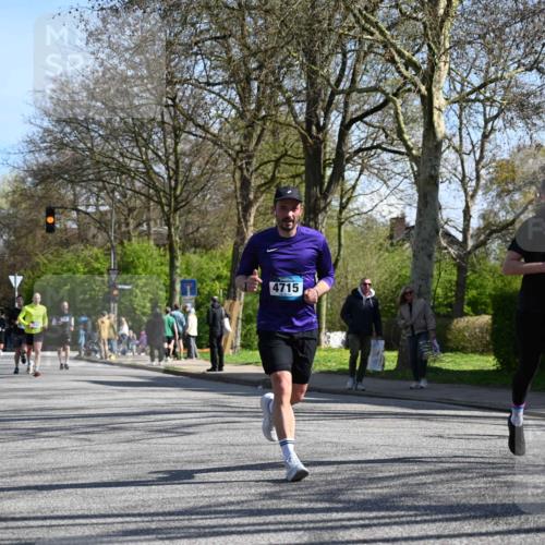 12.04.2026 - 45. Internationalen Wilhelmsburger Insellauf J. Mangold http://msf.ph/oto/9462454 12.04.2026 10:49:25 Ziel 2732, 2371, 3363, 2661, 4715, 2392, 3036, 2048, 3357, 2655, 5441, 3546, 2618, 2176, 2054, 3329, 3459, 4855, 4929 meine-sportfotos.de