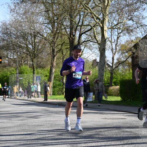 12.04.2026 - 45. Internationalen Wilhelmsburger Insellauf J. Mangold http://msf.ph/oto/9462458 12.04.2026 10:49:25 Ziel 2732, 2371, 3363, 2661, 4715, 2392, 3036, 2048, 3357, 2655, 5441, 3546, 2618, 2176, 2054, 3329, 3459, 4855, 4929 meine-sportfotos.de