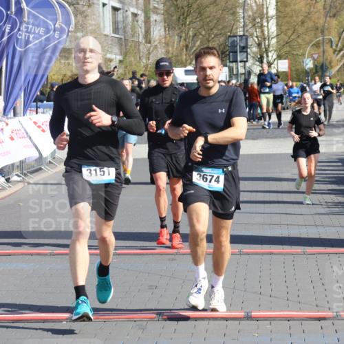 12.04.2026 - 45. Internationalen Wilhelmsburger Insellauf Strokosch-Dieckow http://msf.ph/oto/9462459 12.04.2026 10:52:31 Ziel 4024, 5789, 3151, 3674, 3184, 3366 meine-sportfotos.de