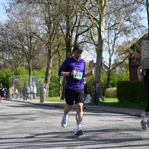 12.04.2026 - 45. Internationalen Wilhelmsburger Insellauf J. Mangold http://msf.ph/oto/9462460 12.04.2026 10:49:25 Ziel 2732, 2371, 3363, 2661, 4715, 2392, 3036, 2048, 3357, 2655, 5441, 3546, 2618, 2176, 2054, 3329, 3459, 4855, 4929 meine-sportfotos.de