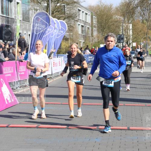 12.04.2026 - 45. Internationalen Wilhelmsburger Insellauf Strokosch-Dieckow http://msf.ph/oto/9462488 12.04.2026 11:10:59 Ziel 2346, 3884, 3847, 3832, 2199, 3715, 2585, 4334 meine-sportfotos.de