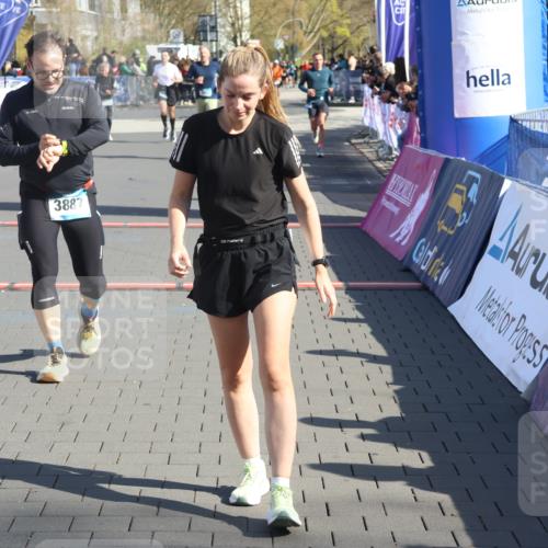 12.04.2026 - 45. Internationalen Wilhelmsburger Insellauf Strokosch-Dieckow http://msf.ph/oto/9462489 12.04.2026 10:52:39 Ziel 3366, 3923, 3887, 3102 meine-sportfotos.de
