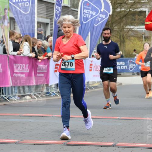 12.04.2026 - 45. Internationalen Wilhelmsburger Insellauf Strokosch-Dieckow http://msf.ph/oto/9462503 12.04.2026 13:17:38 Ziel 2670, 3061, 3281, 4315, 4867, 4868 meine-sportfotos.de