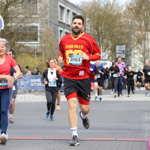12.04.2026 - 45. Internationalen Wilhelmsburger Insellauf Strokosch-Dieckow http://msf.ph/oto/9462512 12.04.2026 13:17:37 Ziel 2670, 3061, 3281, 4315, 4867 meine-sportfotos.de