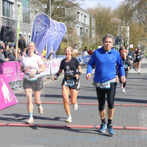 12.04.2026 - 45. Internationalen Wilhelmsburger Insellauf Strokosch-Dieckow http://msf.ph/oto/9462518 12.04.2026 11:10:59 Ziel 2346, 3884, 3847, 3832, 2199, 3715, 2585, 4334 meine-sportfotos.de