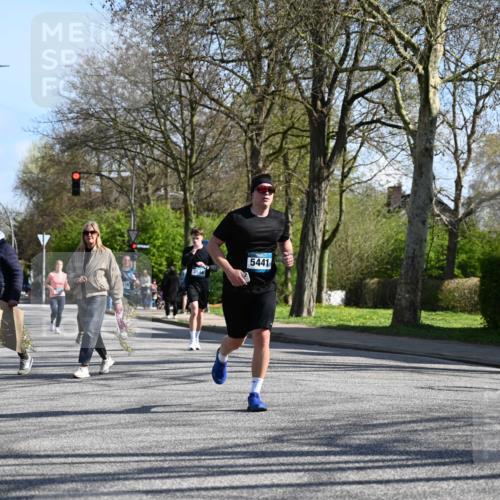 12.04.2026 - 45. Internationalen Wilhelmsburger Insellauf J. Mangold http://msf.ph/oto/9462519 12.04.2026 10:49:36 Ziel 4715, 2392, 3036, 2048, 3357, 2655, 5441, 3546, 2618, 2176, 2054, 2054, 3329, 3459, 4855, 4929, 4634, 3186, 3326, 3556, 3228, 5041, 5033 meine-sportfotos.de