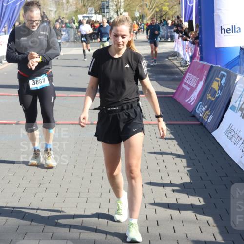 12.04.2026 - 45. Internationalen Wilhelmsburger Insellauf Strokosch-Dieckow http://msf.ph/oto/9462520 12.04.2026 10:52:39 Ziel 3366, 3923, 3887, 3102 meine-sportfotos.de