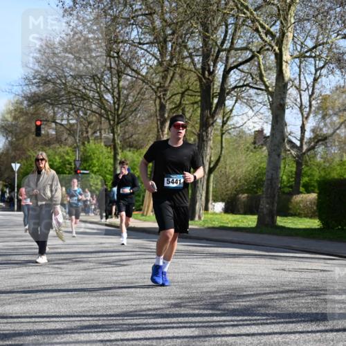 12.04.2026 - 45. Internationalen Wilhelmsburger Insellauf J. Mangold http://msf.ph/oto/9462523 12.04.2026 10:49:37 Ziel 4715, 2392, 3036, 2048, 3357, 2655, 5441, 3546, 2618, 2176, 2054, 3329, 3459, 4855, 4929, 4929, 4634, 3186, 3326, 3556, 3228, 5041, 5033, 4435 meine-sportfotos.de