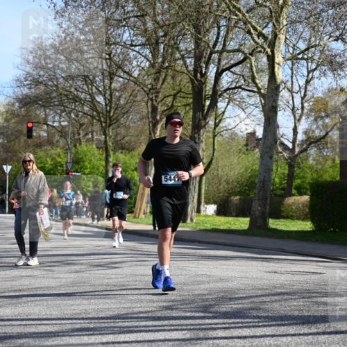 12.04.2026 - 45. Internationalen Wilhelmsburger Insellauf J. Mangold http://msf.ph/oto/9462525 12.04.2026 10:49:37 Ziel 4715, 2392, 3036, 2048, 3357, 2655, 5441, 3546, 2618, 2176, 2054, 3329, 3459, 4855, 4929, 4929, 4634, 3186, 3326, 3556, 3228, 5041, 5033, 4435 meine-sportfotos.de