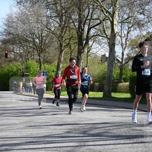 12.04.2026 - 45. Internationalen Wilhelmsburger Insellauf J. Mangold http://msf.ph/oto/9462545 12.04.2026 10:49:41 Ziel 3036, 2048, 3357, 2655, 5441, 3546, 2618, 2176, 2054, 3329, 3459, 4855, 4929, 4634, 3186, 3326, 3556, 3228, 5041, 5033, 4435, 2720, 3234, 3855 meine-sportfotos.de