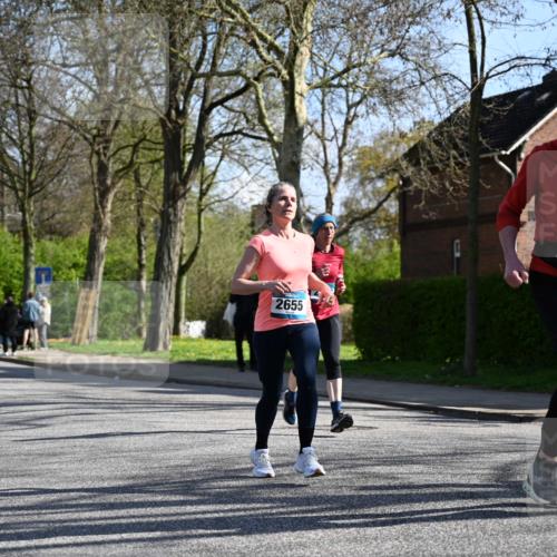 12.04.2026 - 45. Internationalen Wilhelmsburger Insellauf J. Mangold http://msf.ph/oto/9462588 12.04.2026 10:49:43 Ziel 3036, 2048, 3357, 2655, 5441, 3546, 2618, 2176, 2054, 3329, 3459, 4855, 4929, 4634, 4634, 3186, 3326, 3556, 3228, 5041, 5033, 4435, 2720, 3234, 3855 meine-sportfotos.de