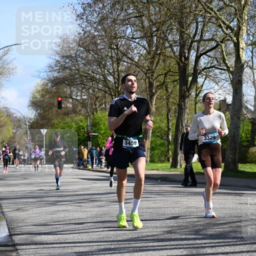 12.04.2026 - 45. Internationalen Wilhelmsburger Insellauf J. Mangold http://msf.ph/oto/9462599 12.04.2026 10:49:51 Ziel 2655, 5441, 3546, 2618, 2176, 2054, 3329, 3459, 4855, 4929, 4634, 3186, 3326, 3556, 3228, 5041, 5033, 4435, 2720, 3234, 3234, 3855, 2154, 3608 meine-sportfotos.de
