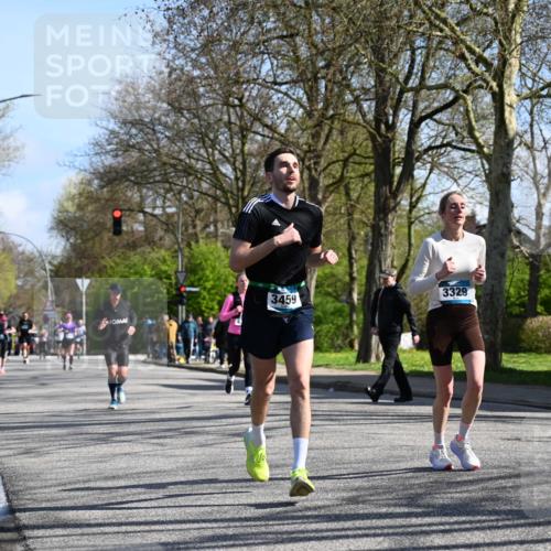 12.04.2026 - 45. Internationalen Wilhelmsburger Insellauf J. Mangold http://msf.ph/oto/9462600 12.04.2026 10:49:51 Ziel 2655, 5441, 3546, 2618, 2176, 2054, 3329, 3459, 4855, 4929, 4634, 3186, 3326, 3556, 3228, 5041, 5033, 4435, 2720, 3234, 3234, 3855, 2154, 3608 meine-sportfotos.de