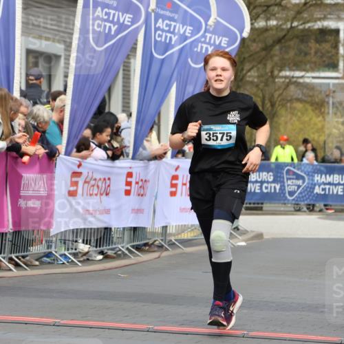 12.04.2026 - 45. Internationalen Wilhelmsburger Insellauf Strokosch-Dieckow http://msf.ph/oto/9462601 12.04.2026 13:17:30 Ziel 3886, 3097, 2942, 3575 meine-sportfotos.de