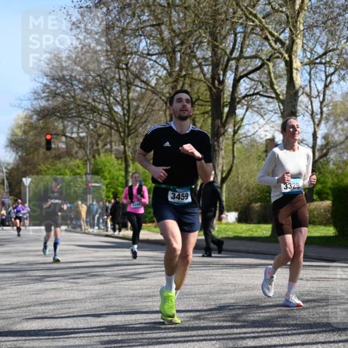 12.04.2026 - 45. Internationalen Wilhelmsburger Insellauf J. Mangold http://msf.ph/oto/9462605 12.04.2026 10:49:51 Ziel 2655, 5441, 3546, 2618, 2176, 2054, 3329, 3459, 4855, 4929, 4634, 3186, 3326, 3556, 3228, 5041, 5033, 4435, 2720, 3234, 3234, 3855, 2154, 3608 meine-sportfotos.de