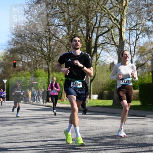12.04.2026 - 45. Internationalen Wilhelmsburger Insellauf J. Mangold http://msf.ph/oto/9462606 12.04.2026 10:49:51 Ziel 2655, 5441, 3546, 2618, 2176, 2054, 3329, 3459, 4855, 4929, 4634, 3186, 3326, 3556, 3228, 5041, 5033, 4435, 2720, 3234, 3234, 3855, 2154, 3608 meine-sportfotos.de