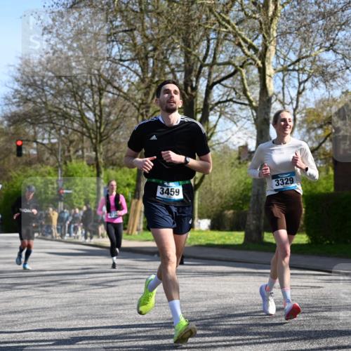 12.04.2026 - 45. Internationalen Wilhelmsburger Insellauf J. Mangold http://msf.ph/oto/9462607 12.04.2026 10:49:51 Ziel 2655, 5441, 3546, 2618, 2176, 2054, 3329, 3459, 4855, 4929, 4634, 3186, 3326, 3556, 3228, 5041, 5033, 4435, 2720, 3234, 3234, 3855, 2154, 3608 meine-sportfotos.de