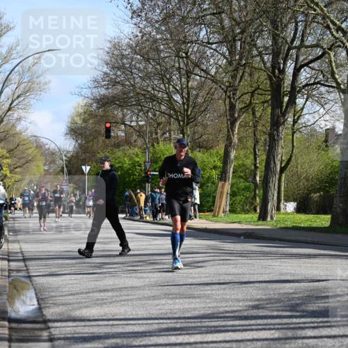 12.04.2026 - 45. Internationalen Wilhelmsburger Insellauf J. Mangold http://msf.ph/oto/9462624 12.04.2026 10:49:54 Ziel 5441, 3546, 2618, 2176, 2054, 3329, 3459, 4855, 4929, 4634, 3186, 3326, 3556, 3228, 5041, 5033, 4435, 2720, 3234, 3855, 2154, 3608 meine-sportfotos.de