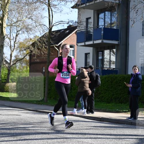 12.04.2026 - 45. Internationalen Wilhelmsburger Insellauf J. Mangold http://msf.ph/oto/9462625 12.04.2026 10:49:55 Ziel 2618, 2176, 2054, 3329, 3459, 4855, 4929, 4634, 4634, 3186, 3326, 3556, 3228, 5041, 5033, 4435, 2720, 3234, 3855, 2154, 3608 meine-sportfotos.de