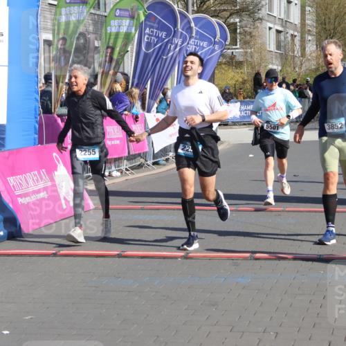 12.04.2026 - 45. Internationalen Wilhelmsburger Insellauf Strokosch-Dieckow http://msf.ph/oto/9462636 12.04.2026 10:52:45 Ziel 3852, 2239, 2256, 2255, 5501, 5574, 4710 meine-sportfotos.de