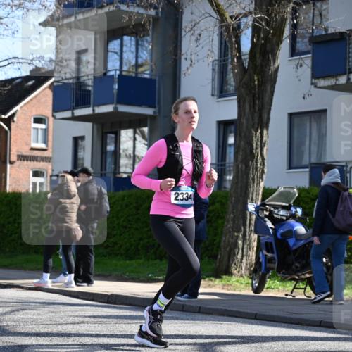 12.04.2026 - 45. Internationalen Wilhelmsburger Insellauf J. Mangold http://msf.ph/oto/9462637 12.04.2026 10:49:55 Ziel 2618, 2176, 2054, 3329, 3459, 4855, 4929, 4634, 4634, 3186, 3326, 3556, 3228, 5041, 5033, 4435, 2720, 3234, 3855, 2154, 3608 meine-sportfotos.de