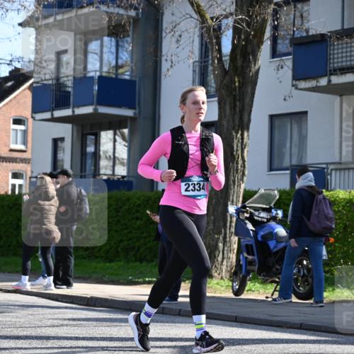 12.04.2026 - 45. Internationalen Wilhelmsburger Insellauf J. Mangold http://msf.ph/oto/9462639 12.04.2026 10:49:55 Ziel 2618, 2176, 2054, 3329, 3459, 4855, 4929, 4634, 4634, 3186, 3326, 3556, 3228, 5041, 5033, 4435, 2720, 3234, 3855, 2154, 3608 meine-sportfotos.de