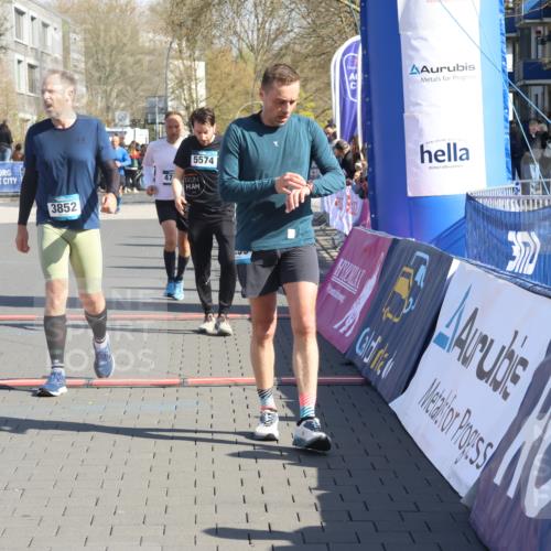 12.04.2026 - 45. Internationalen Wilhelmsburger Insellauf Strokosch-Dieckow http://msf.ph/oto/9462643 12.04.2026 10:52:46 Ziel 3852, 2239, 2256, 2255, 5501, 5574, 4710 meine-sportfotos.de