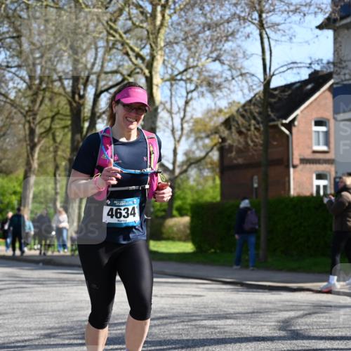 12.04.2026 - 45. Internationalen Wilhelmsburger Insellauf J. Mangold http://msf.ph/oto/9462656 12.04.2026 10:50:05 Ziel 4855, 4929, 4634, 3186, 3326, 3556, 3228, 5041, 5033, 4435, 2720, 3234, 3855, 3855, 2154, 3608, 4903, 2496, 2198, 2197 meine-sportfotos.de