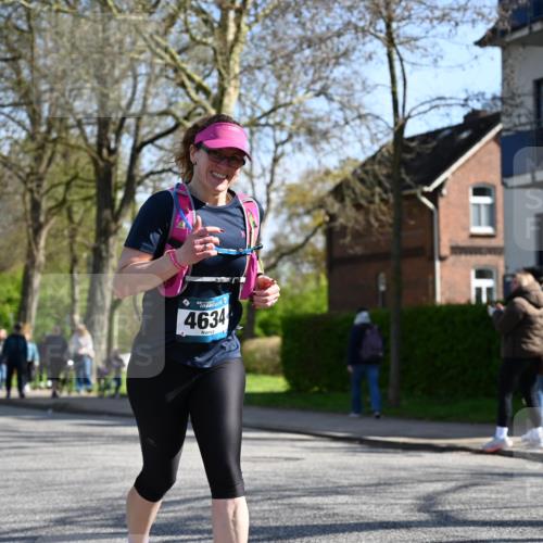 12.04.2026 - 45. Internationalen Wilhelmsburger Insellauf J. Mangold http://msf.ph/oto/9462657 12.04.2026 10:50:05 Ziel 4855, 4929, 4634, 3186, 3326, 3556, 3228, 5041, 5033, 4435, 2720, 3234, 3855, 3855, 2154, 3608, 4903, 2496, 2198, 2197 meine-sportfotos.de