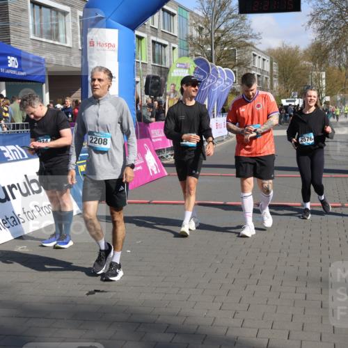 12.04.2026 - 45. Internationalen Wilhelmsburger Insellauf Strokosch-Dieckow http://msf.ph/oto/9462658 12.04.2026 11:11:13 Ziel 3913, 2208, 2539, 2513, 2590, 2576 meine-sportfotos.de