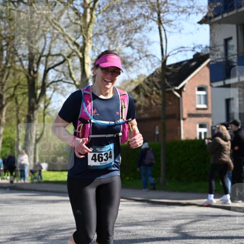 12.04.2026 - 45. Internationalen Wilhelmsburger Insellauf J. Mangold http://msf.ph/oto/9462660 12.04.2026 10:50:05 Ziel 4855, 4929, 4634, 3186, 3326, 3556, 3228, 5041, 5033, 4435, 2720, 3234, 3855, 3855, 2154, 3608, 4903, 2496, 2198, 2197 meine-sportfotos.de