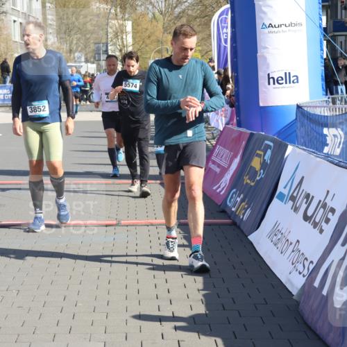 12.04.2026 - 45. Internationalen Wilhelmsburger Insellauf Strokosch-Dieckow http://msf.ph/oto/9462665 12.04.2026 10:52:46 Ziel 3852, 2239, 2256, 2255, 5501, 5574, 4710 meine-sportfotos.de