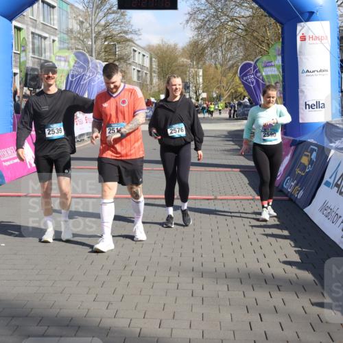 12.04.2026 - 45. Internationalen Wilhelmsburger Insellauf Strokosch-Dieckow http://msf.ph/oto/9462677 12.04.2026 11:11:14 Ziel 2539, 2513, 2590, 2576 meine-sportfotos.de