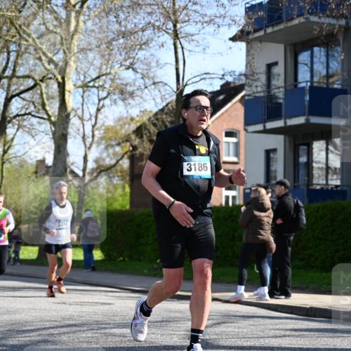 12.04.2026 - 45. Internationalen Wilhelmsburger Insellauf J. Mangold http://msf.ph/oto/9462678 12.04.2026 10:50:08 Ziel 4855, 4929, 4634, 3186, 3326, 3556, 3228, 5041, 5033, 4435, 2720, 3234, 3855, 2154, 3608, 4903, 2496, 2198, 2197 meine-sportfotos.de