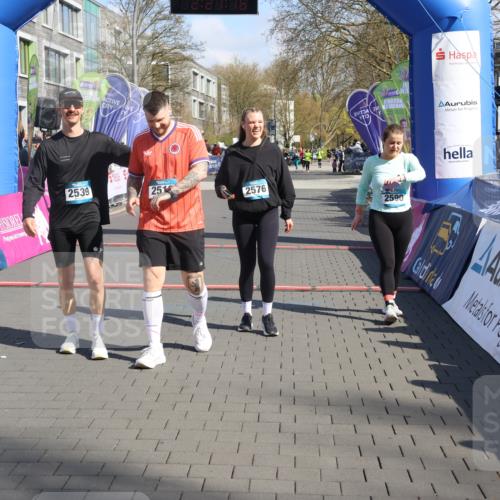 12.04.2026 - 45. Internationalen Wilhelmsburger Insellauf Strokosch-Dieckow http://msf.ph/oto/9462686 12.04.2026 11:11:14 Ziel 2539, 2513, 2590, 2576 meine-sportfotos.de