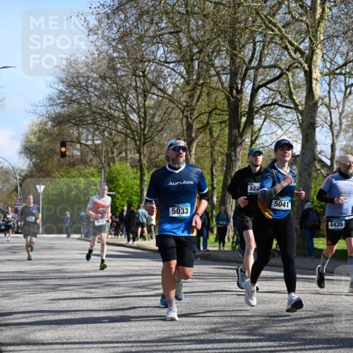 12.04.2026 - 45. Internationalen Wilhelmsburger Insellauf J. Mangold http://msf.ph/oto/9462690 12.04.2026 10:50:11 Ziel 4855, 4929, 4634, 3186, 3326, 3556, 3228, 5041, 5033, 4435, 2720, 3234, 3855, 2154, 3608, 4903, 2496, 2198, 2197 meine-sportfotos.de
