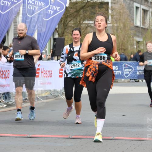 12.04.2026 - 45. Internationalen Wilhelmsburger Insellauf Strokosch-Dieckow http://msf.ph/oto/9462693 12.04.2026 13:17:26 Ziel 5487, 3040, 4752, 3886, 3097, 2942, 3575 meine-sportfotos.de