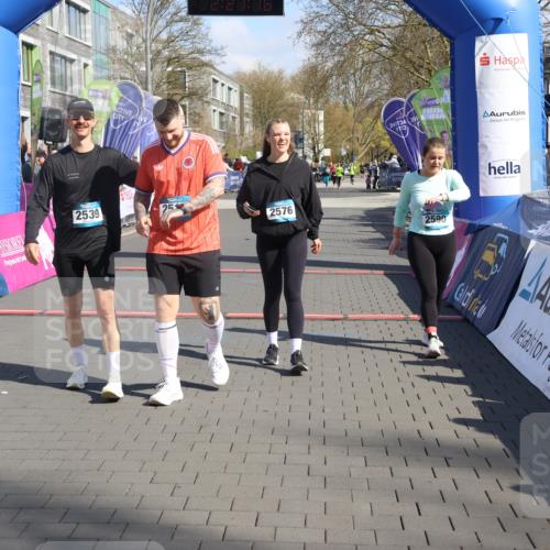 12.04.2026 - 45. Internationalen Wilhelmsburger Insellauf Strokosch-Dieckow http://msf.ph/oto/9462694 12.04.2026 11:11:14 Ziel 2539, 2513, 2590, 2576 meine-sportfotos.de