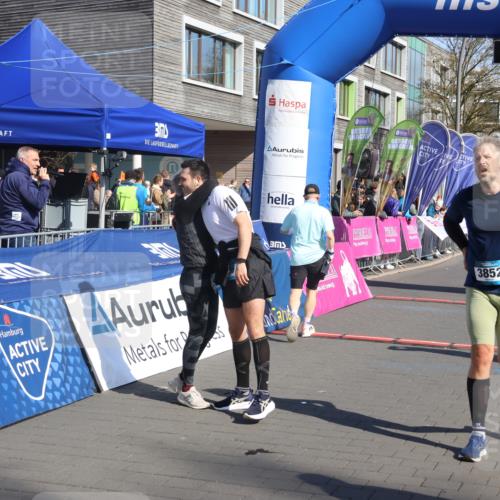 12.04.2026 - 45. Internationalen Wilhelmsburger Insellauf Strokosch-Dieckow http://msf.ph/oto/9462702 12.04.2026 10:52:49 Ziel 2256, 2255, 5501, 5574, 4710 meine-sportfotos.de