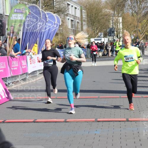 12.04.2026 - 45. Internationalen Wilhelmsburger Insellauf Strokosch-Dieckow http://msf.ph/oto/9462719 12.04.2026 11:11:30 Ziel 2320, 5616, 2548 meine-sportfotos.de