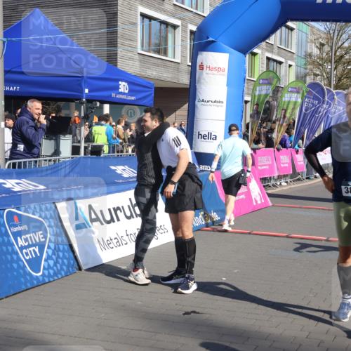 12.04.2026 - 45. Internationalen Wilhelmsburger Insellauf Strokosch-Dieckow http://msf.ph/oto/9462744 12.04.2026 10:52:50 Ziel 5501, 5574, 4710, 4689, 4836 meine-sportfotos.de