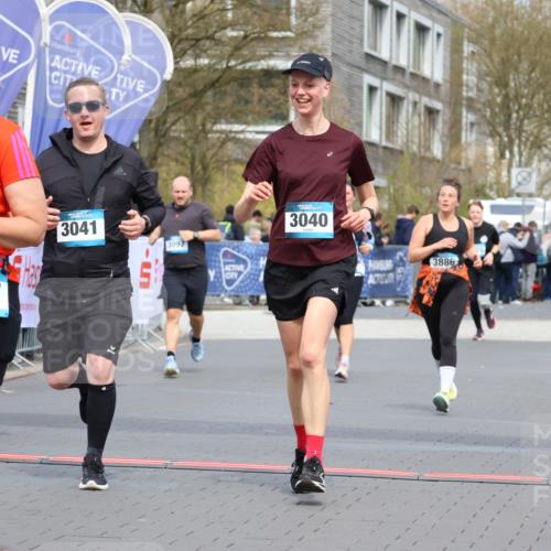 12.04.2026 - 45. Internationalen Wilhelmsburger Insellauf Strokosch-Dieckow http://msf.ph/oto/9462750 12.04.2026 13:17:24 Ziel 5487, 3040, 4752, 3886, 3097, 2942 meine-sportfotos.de