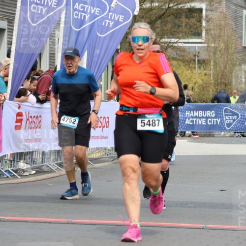 12.04.2026 - 45. Internationalen Wilhelmsburger Insellauf Strokosch-Dieckow http://msf.ph/oto/9462772 12.04.2026 13:17:22 Ziel 5487, 3040, 4752 meine-sportfotos.de