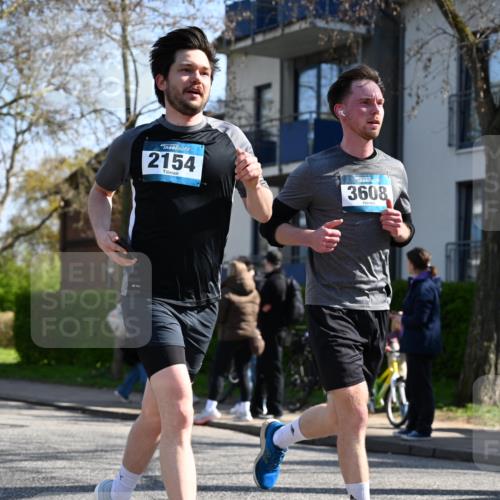 12.04.2026 - 45. Internationalen Wilhelmsburger Insellauf J. Mangold http://msf.ph/oto/9462776 12.04.2026 10:50:25 Ziel 5033, 4435, 2720, 3234, 3855, 2154, 3608, 4903, 2496, 2198, 2197, 3039, 3550, 4659, 2935, 5823 meine-sportfotos.de