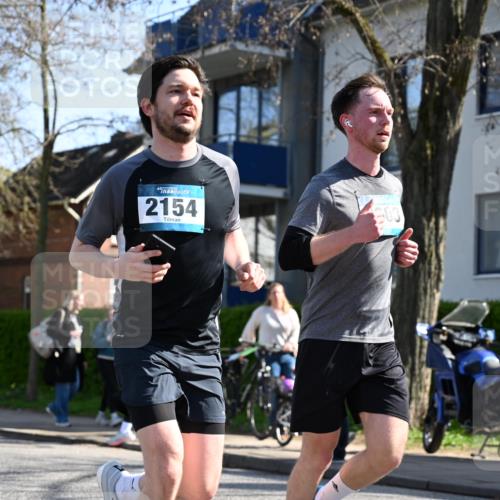12.04.2026 - 45. Internationalen Wilhelmsburger Insellauf J. Mangold http://msf.ph/oto/9462780 12.04.2026 10:50:26 Ziel 4435, 2720, 3234, 3855, 2154, 3608, 4903, 2496, 2198, 2197, 3039, 3550, 4659, 2935, 5823 meine-sportfotos.de