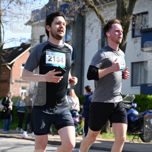 12.04.2026 - 45. Internationalen Wilhelmsburger Insellauf J. Mangold http://msf.ph/oto/9462782 12.04.2026 10:50:26 Ziel 4435, 2720, 3234, 3855, 2154, 3608, 4903, 2496, 2198, 2197, 3039, 3550, 4659, 2935, 5823 meine-sportfotos.de