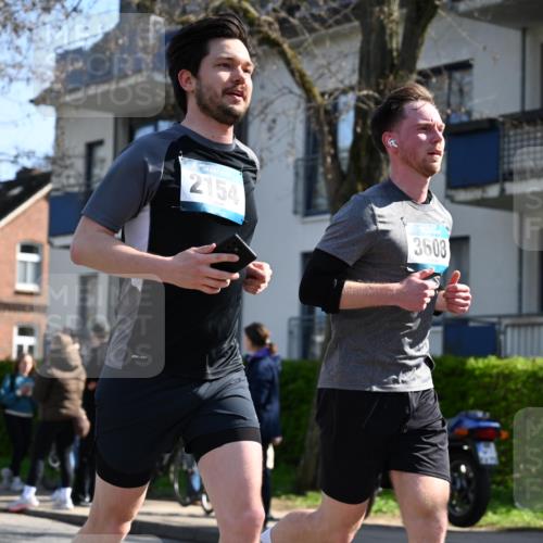12.04.2026 - 45. Internationalen Wilhelmsburger Insellauf J. Mangold http://msf.ph/oto/9462784 12.04.2026 10:50:26 Ziel 4435, 2720, 3234, 3855, 2154, 3608, 4903, 2496, 2198, 2197, 3039, 3550, 4659, 2935, 5823 meine-sportfotos.de