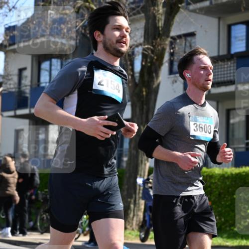 12.04.2026 - 45. Internationalen Wilhelmsburger Insellauf J. Mangold http://msf.ph/oto/9462786 12.04.2026 10:50:26 Ziel 4435, 2720, 3234, 3855, 2154, 3608, 4903, 2496, 2198, 2197, 3039, 3550, 4659, 2935, 5823 meine-sportfotos.de