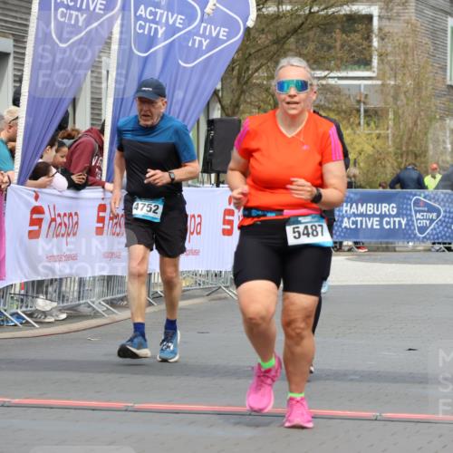 12.04.2026 - 45. Internationalen Wilhelmsburger Insellauf Strokosch-Dieckow http://msf.ph/oto/9462796 12.04.2026 13:17:22 Ziel 5487, 3040, 4752 meine-sportfotos.de